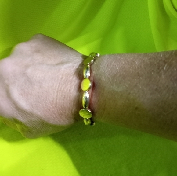 Goldtone beaded Stretch bracelet - Picture 1 of 4